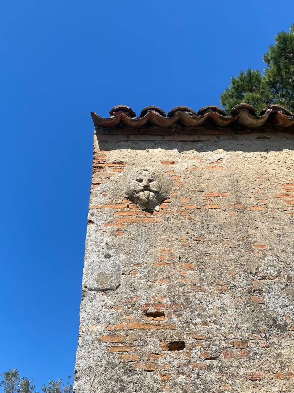 familia-de-rubro-monte-maschere-apotropaiche-cosa-vedere-monterosso